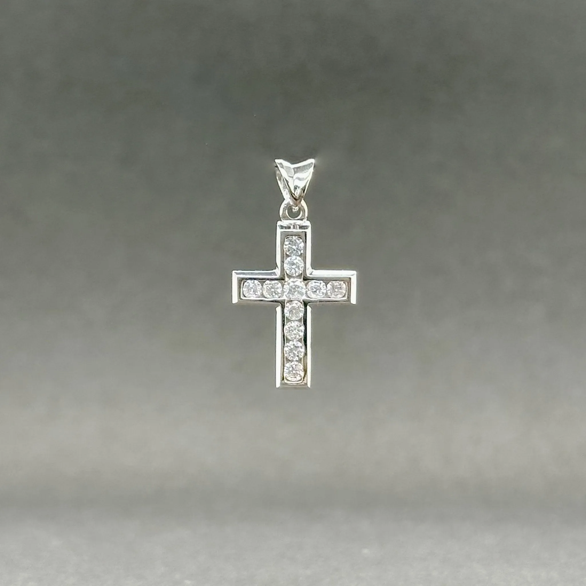 Estate 14K W Gold 0.33ctw G-H/SI2 Diamond Cross Pendant