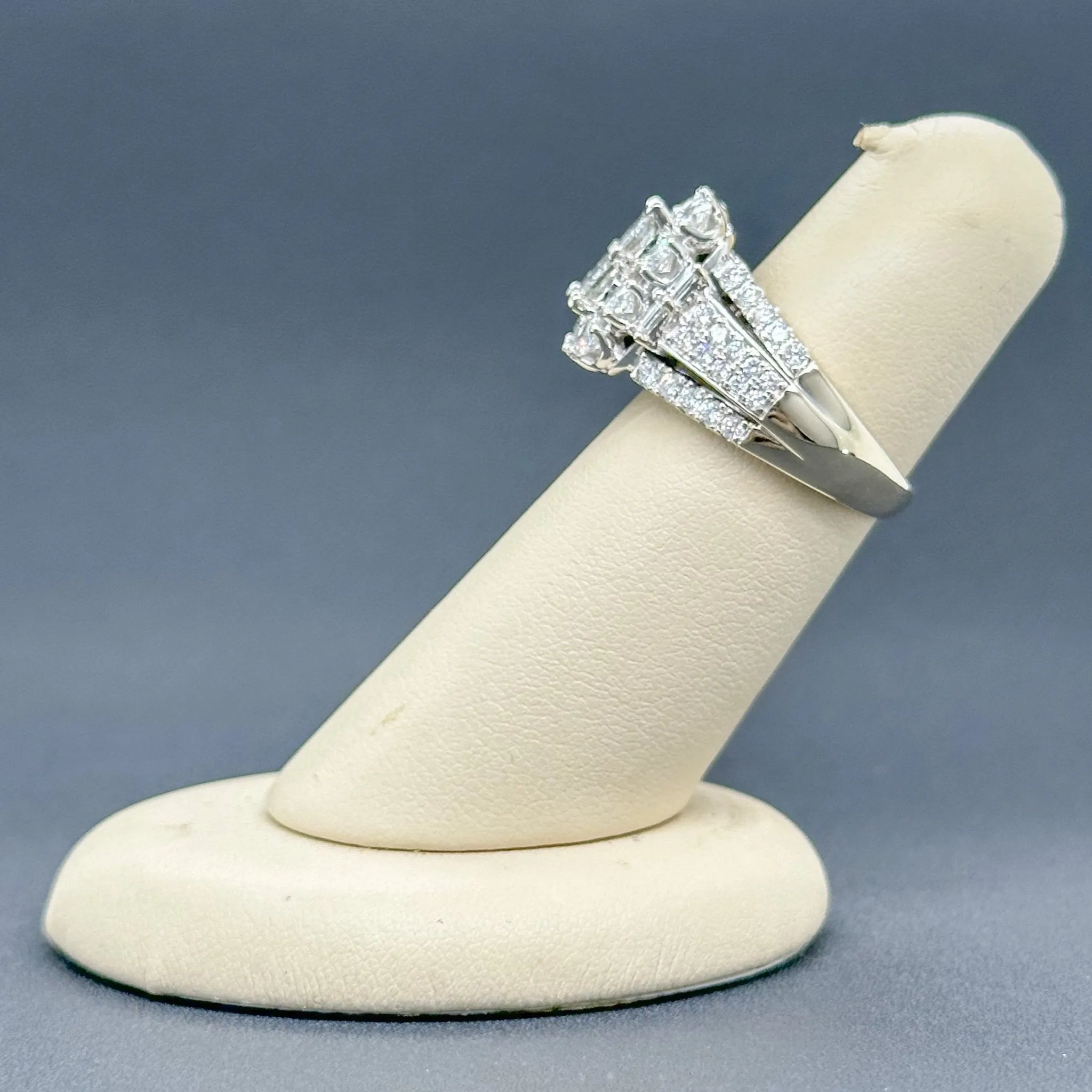 Estate 14K W Gold 2.60ctw G-I/VS2-SI2 Diamond Cocktail Ring