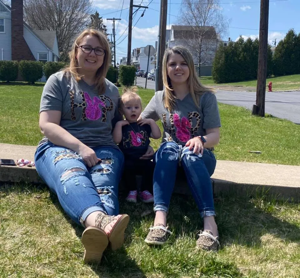 {HOP!} Leopard   Sparkly Pink Fabric Appliquéd Gray V-Neck Tee