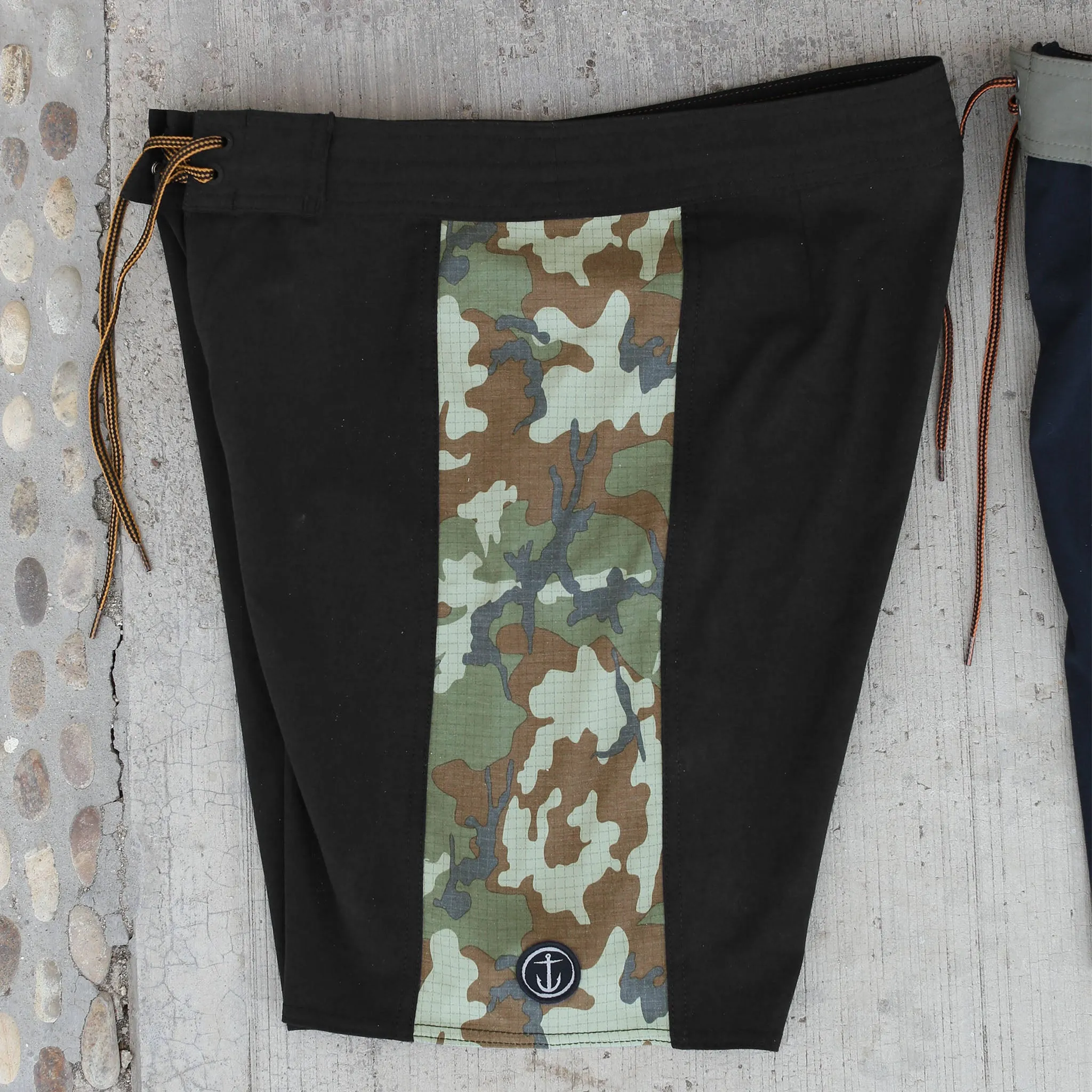 Keyhole Art Boardshort - Black