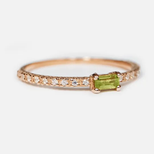 Peridot Baguette Ring Bacchetto