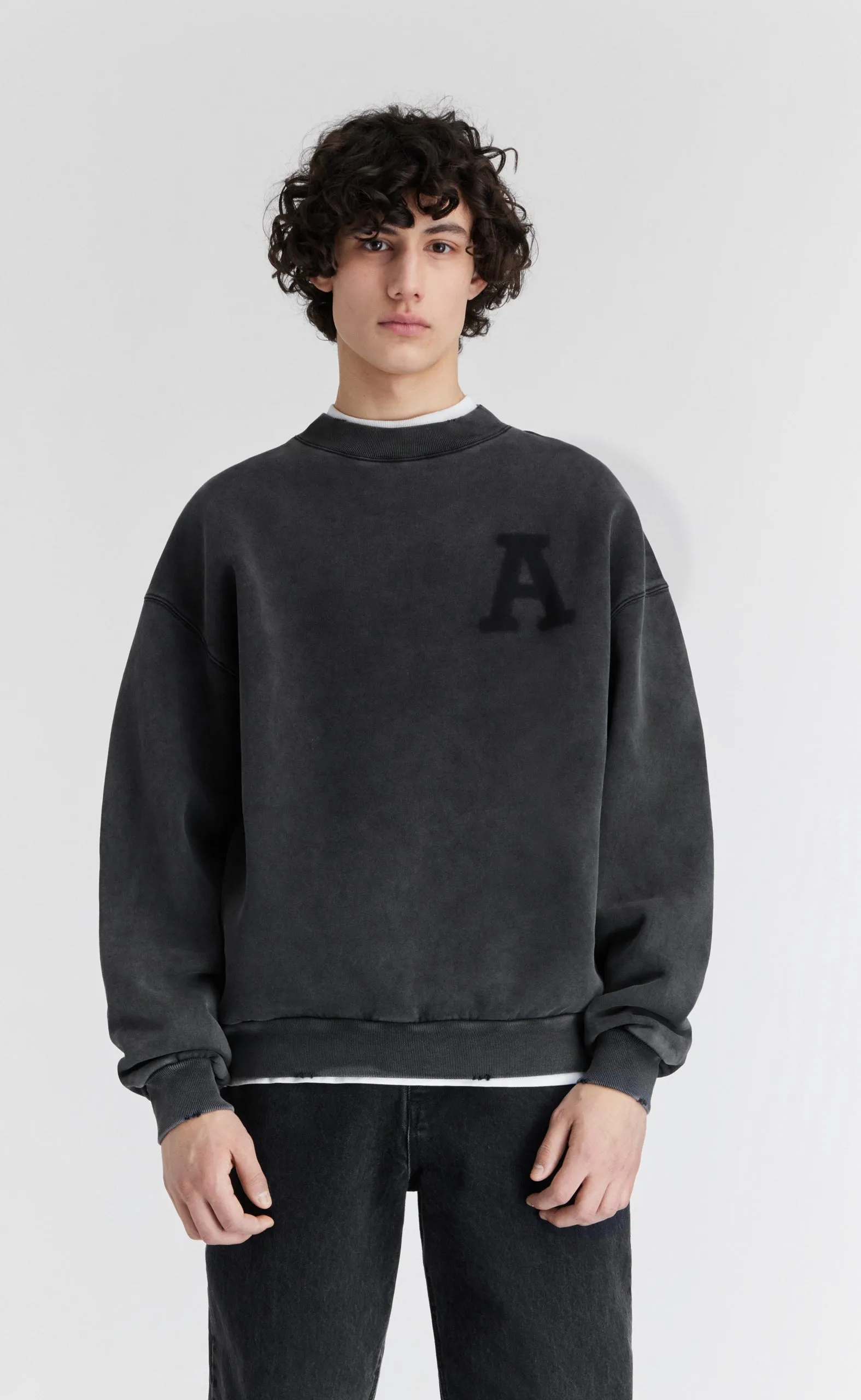 STATE DISTRESSED BLACK CREWNECK