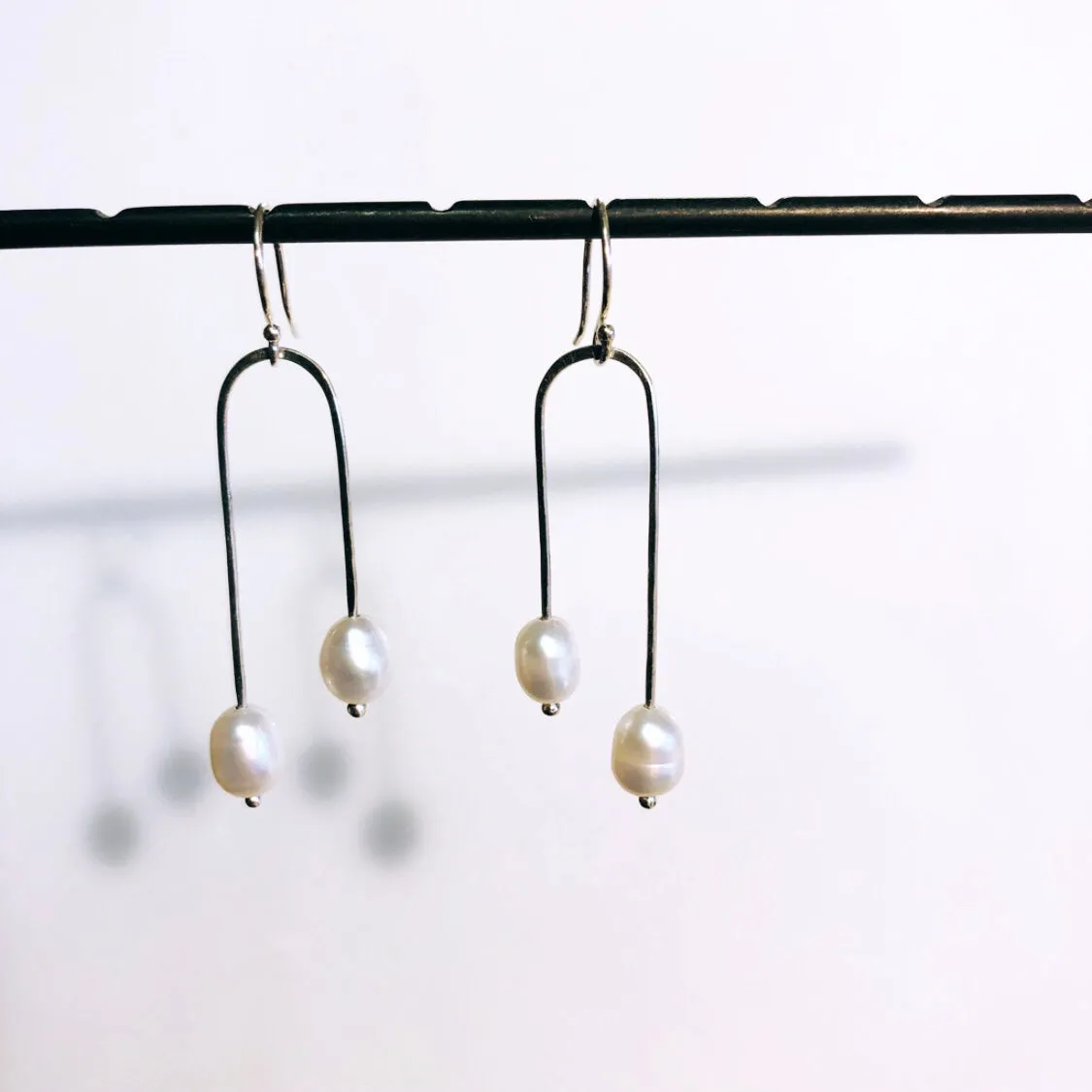 Tuning pearl earrings