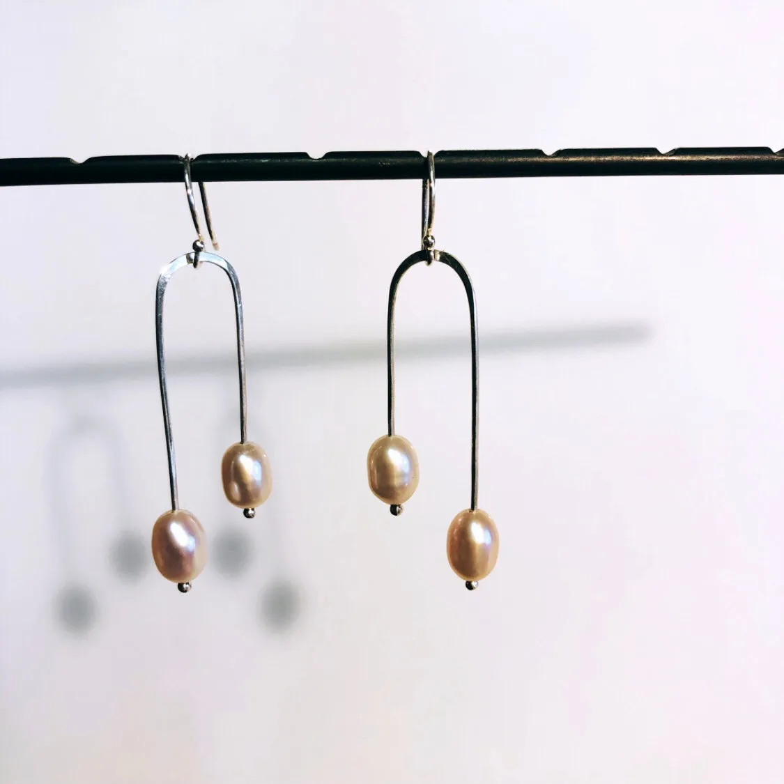 Tuning pearl earrings